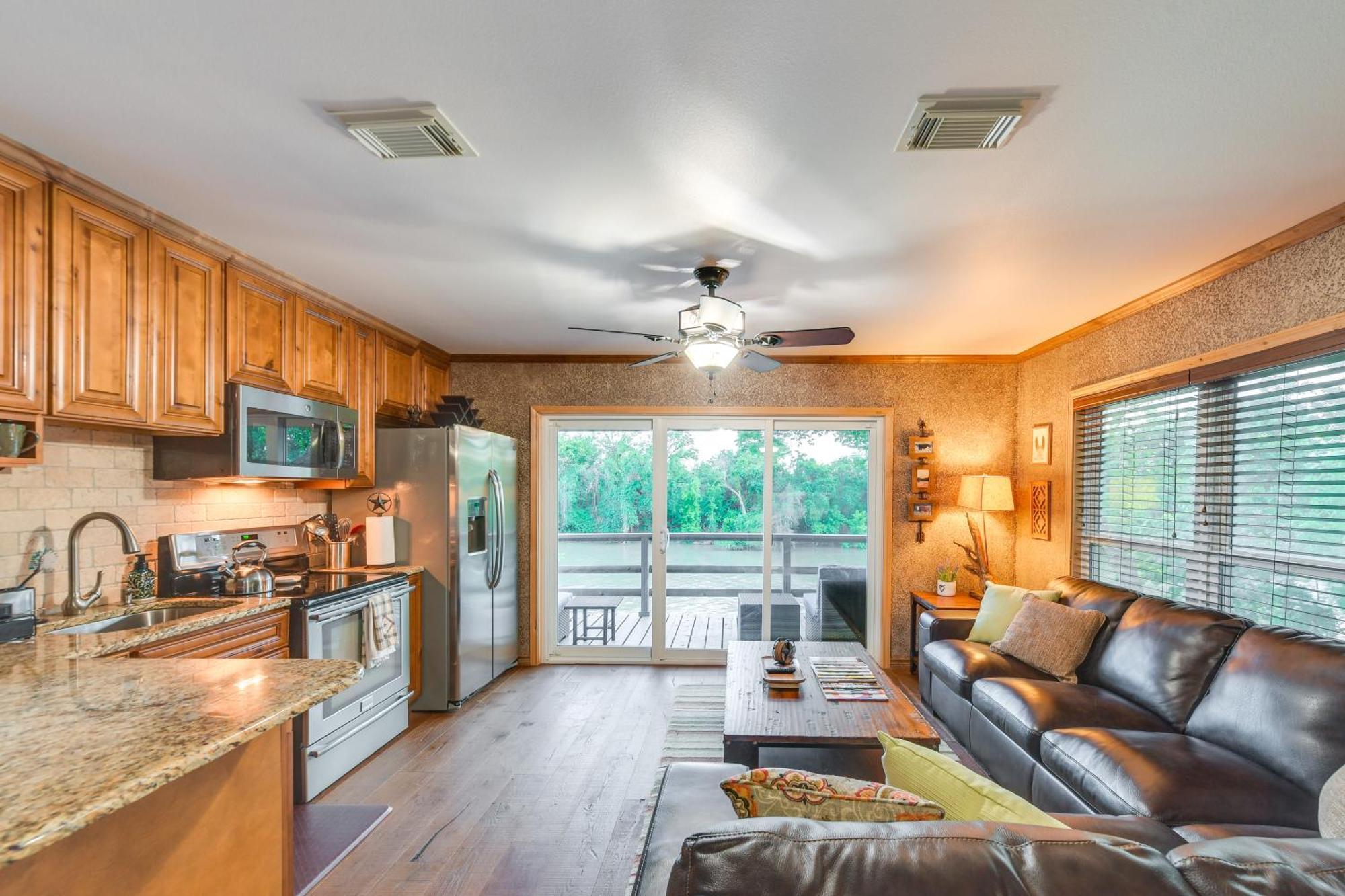 Rustic River Cabin With Dock And Covered Deck! Apartment Waco Exterior photo