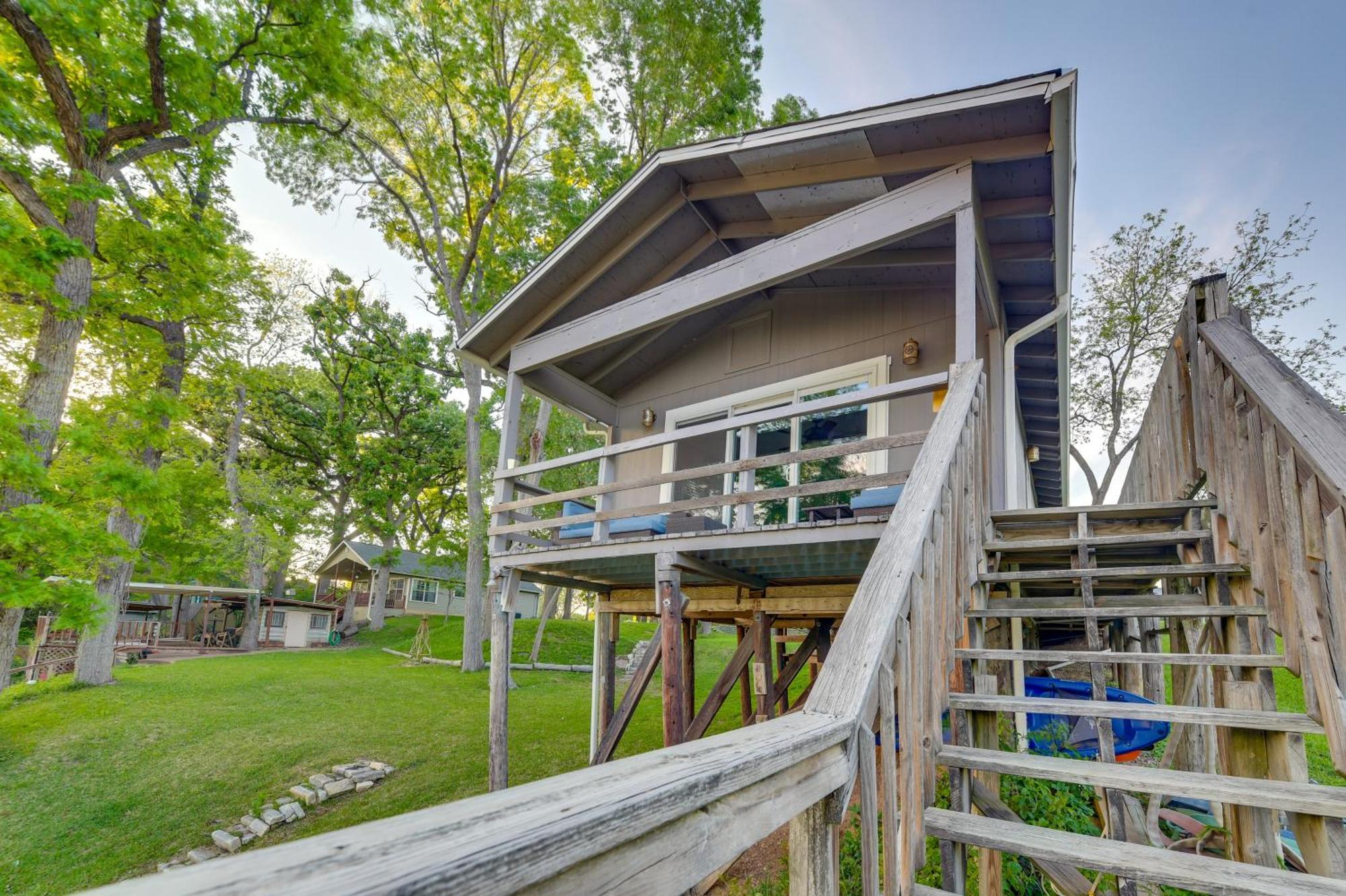 Rustic River Cabin With Dock And Covered Deck! Apartment Waco Exterior photo