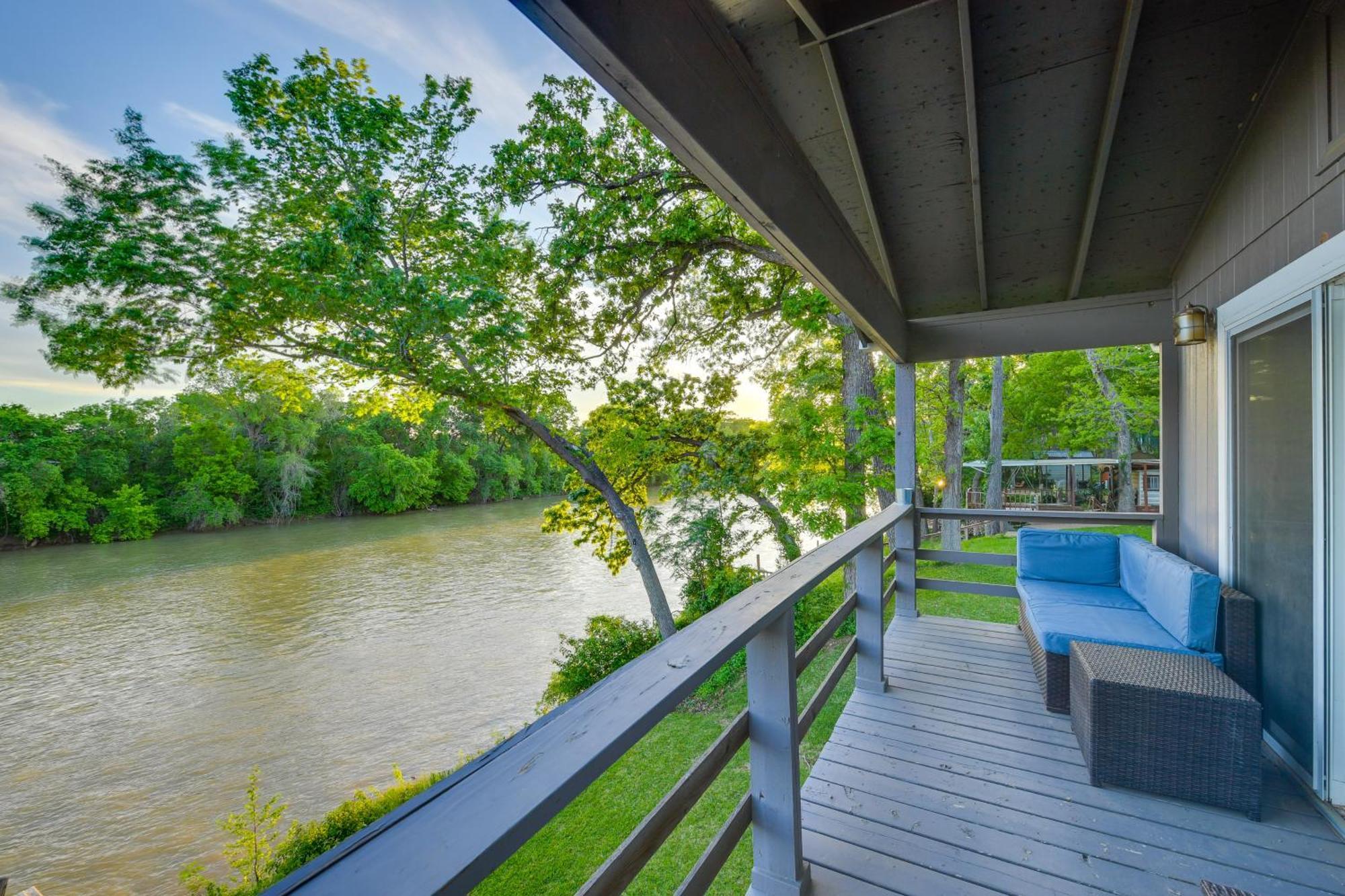 Rustic River Cabin With Dock And Covered Deck! Apartment Waco Exterior photo